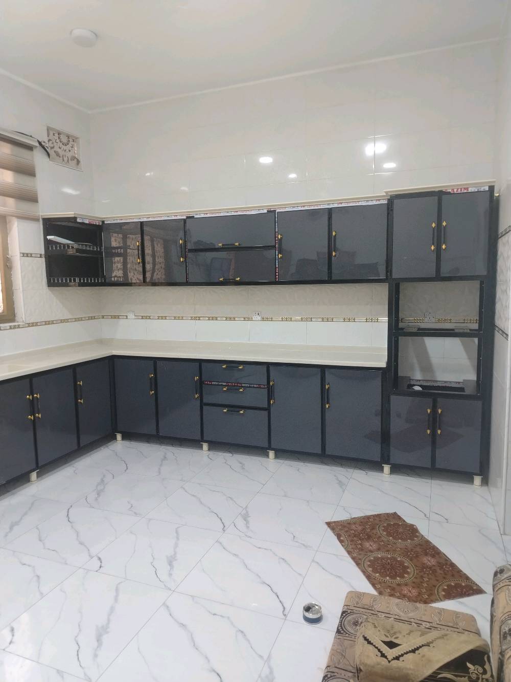 اشتغل حسب الطلب تفصال ع متر المنيوم تركي مطن وجهين يصير الباب المتر 330
***********