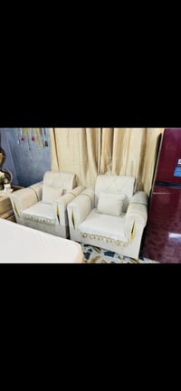 كراسي عدد ٢ مع طابوريه مكاني بغداد الطوبجي   07700902719 السعر ٧٥ الف