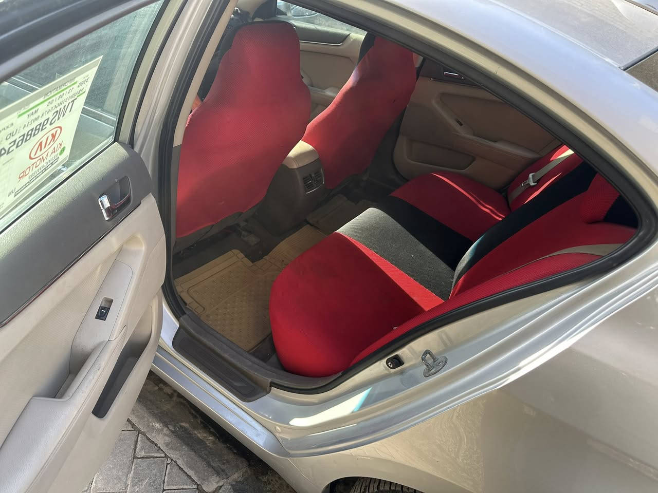 السلام عليكم كيه كاتنزا خليجي
6 سلندر  محرك 3500 بغداد بسمي  ماشيه 172  بيها جاملغين اماميه واحد بي تكحيل  واحد بيها بارد قليل  
السعر 100$ 
***********
***********
