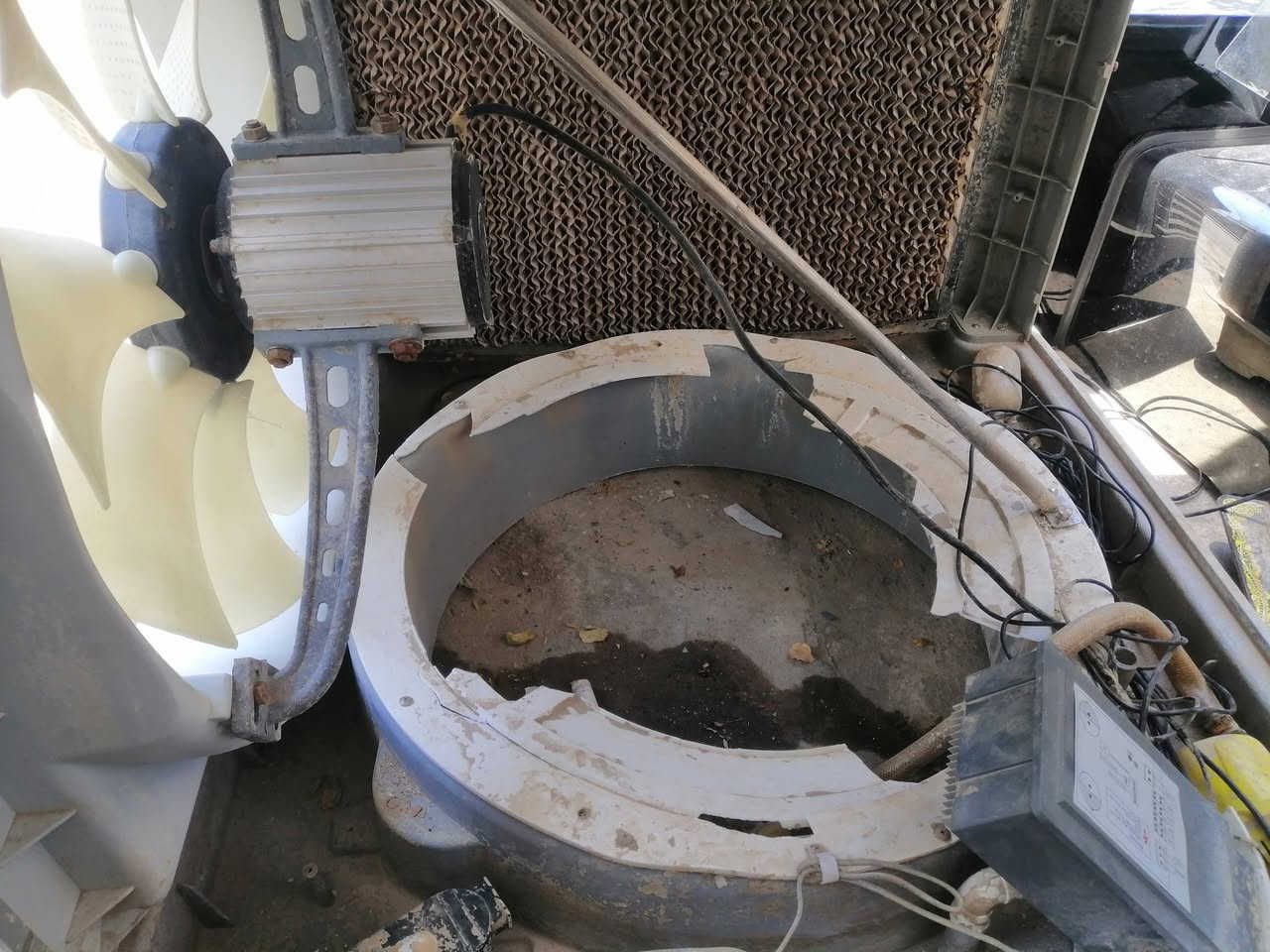 ئەم موبەریدە بۆ فرۆشتن بە زەمانی ئیشکردن تەنها دوو دەرگای پێویستە لەگەڵ ئەو پارچە پلاستیکەی حەوزی ئاوەکەی 
ژ.م***********
