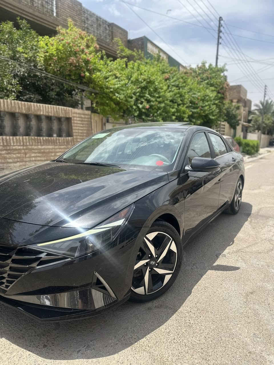 ١- النترا موديل 2023 فول لمتد
كلين سيارة كفاله عامه
رقم بغداد بسمي
٢- حجم المحرك ٢٠٠٠ دوش 
٣- فتحة سقف 
٤- بصمة 
٥- تشغيل عن بعد 
٦- دخول ذكي 
٧- إشارة ترحيب عند الاقتراب 
٨- كشنات جلد تدفئة  بالكشن 
٩- شاحن واير لس 
١٠- تبريد منفصل 
١١- رادار امامي 
١٢- رادار خلفي
١٣- رادار جانبي نقطة عمياء 
١٤- مانع تصادم 
١٥- توقف ذاتي 
١٦- تحديد السرعة 
١٧- تحديد المسار 
١٨- قيادة آلية 
١٩- سايد بريك دكمة 
٢٠- اوتو هولد Auto Hold
٢١- دخول ذكي 
٢٢- إشارة ترحيب عند الاقتراب 
٢٣- صندوق Auto يفتح عند الاقتراب منه 
٢٤- لايت اوتوا تشغيل حسب الوضع إذا كان ليل او ظلام قوي 
يشغل العالي 
٢٥- ثلاث وضعيات للقيادة (عادي ، طبيعي ، ذكي ) 
٢٦- شاشة كبيرة لمس بحجم 10.25 تحتوي على بلوتوث واتصال لاسلكي ونظام الملاحة (الخرائط GPS) 
٢٧- تحتوي على أندرويد وابل كار باي 
٢٨- شاشة القيادة دجتل تتغير مع وضعية القيادة 
٢٩- نظام الصوت بويز Bose يضم ٨ مكبرات للصوت عالية الجودة 
٣٠- صدوق ذكي عند الاقتراب 
 
*********** 
اتصال عل واتساب
