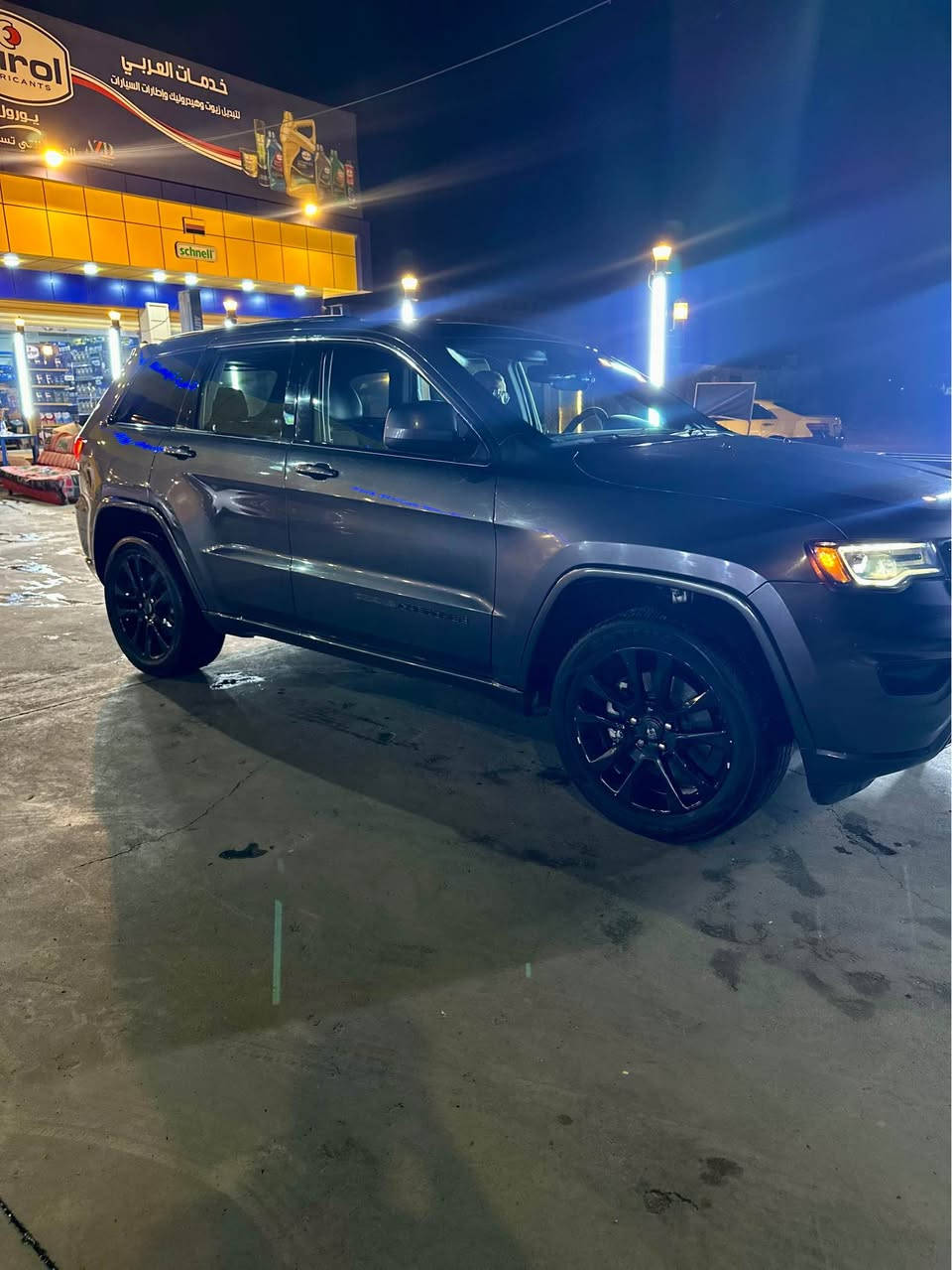 Jeep Grand Cherokee Laredo 2021
بلاك توب 
🔹 موديل 2021
🔹 محرك 3.6 V6
🔹 دفع رباعي 4x4 Auto 
🔹 ممشى 48 ألف فقط
🔹 لون نفطي
🔹 فتحة سقف كهربائية
🔹 مقاعد شاموا كهربائية مع تدفئة
🔹 تشغيل ودخول ذكي (بصمة)
🔹 صندوق خلفي كهربائي
🔹 رادارات أمامية وخلفية وجانبية
🔹 حساسات أمامية وخلفية
🔹 نظام المحافظة على المسار (Lane Keep Assist)
🔹 تنبيه الخروج عن المسار
🔹 نظام التحذير من الاصطدام
🔹 كاميرا خلفية
🔹 مثبت سرعة
🔹 شاشة وكالة كبيرة

حالة السيارة:
✅ بابان تبديل شركة بنفس اللون الأصلي للسيارة بدون صبغ
✅ جامغ مع الدوسة صبغ فقط
✅ مكينة وكير شرط
✅ السيارة نظيفة جداً كفالة عامة من كلشي 

💰 السعر: 23,900 دولار (239 ورقة) فقط

📞 للتواصل: *********** موصل, نينوى
