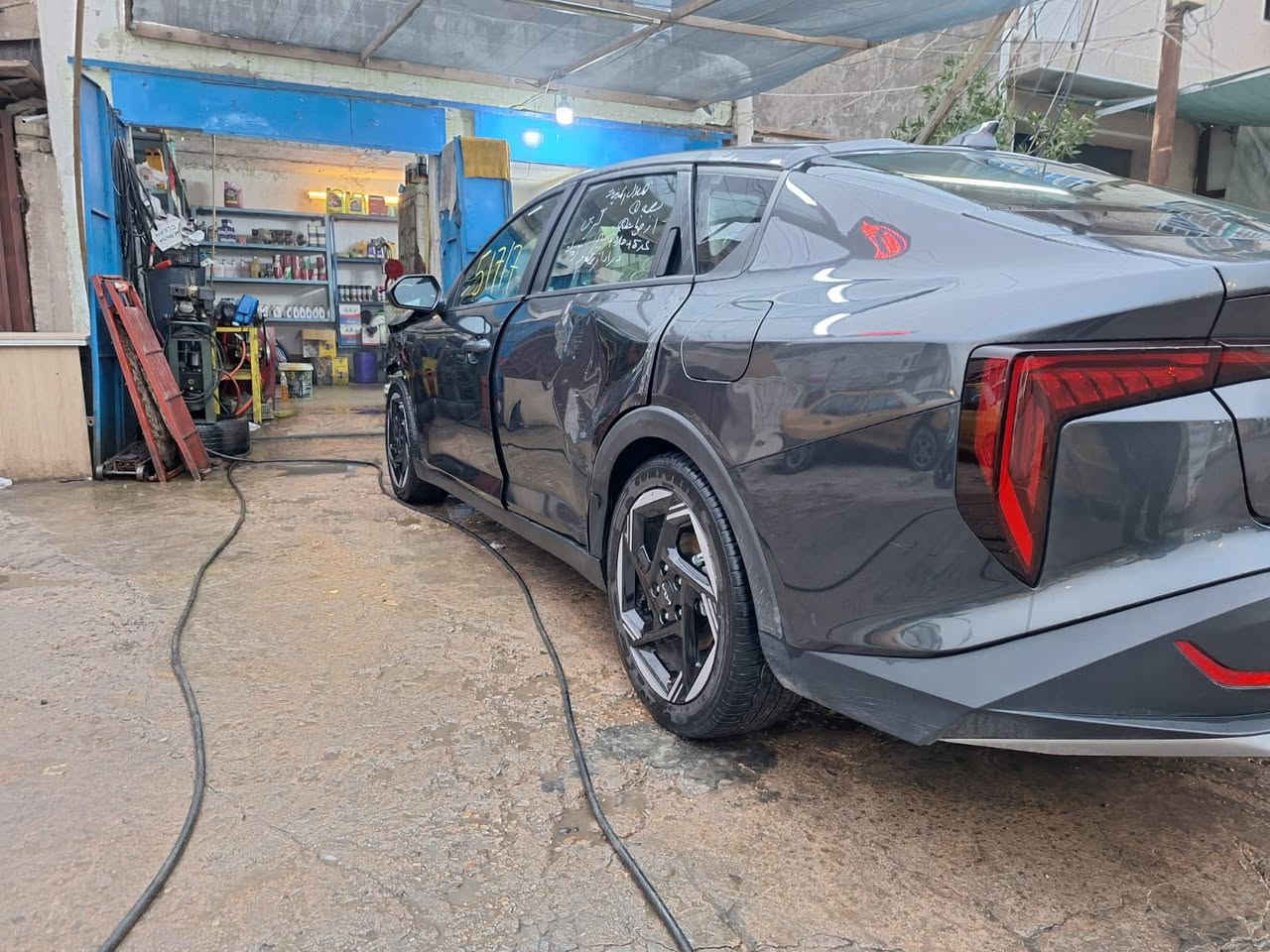 السلام عليكم شباب k4 للبيع ع حادثه موضح بصور موديل ٢٠٢٥ السعر ١٢٨ وبيها مجال العنوان بغداد السياره فول ما عده الفتحه رقم الهاتف ‭٠٧٧١ ٨٩٦ ٥٠١٦‬
