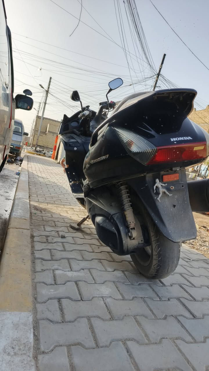 داراجه سلفر ونج حجم 400 لا تنقيص ولا تبخير يرادله ترتيب كفرات مثل ما موضح بلصور كفراتها موجودات بس تعبانات وجنطتها موجوده سعر 800 مكاني بغداد الحسنيه رقمي ***********
