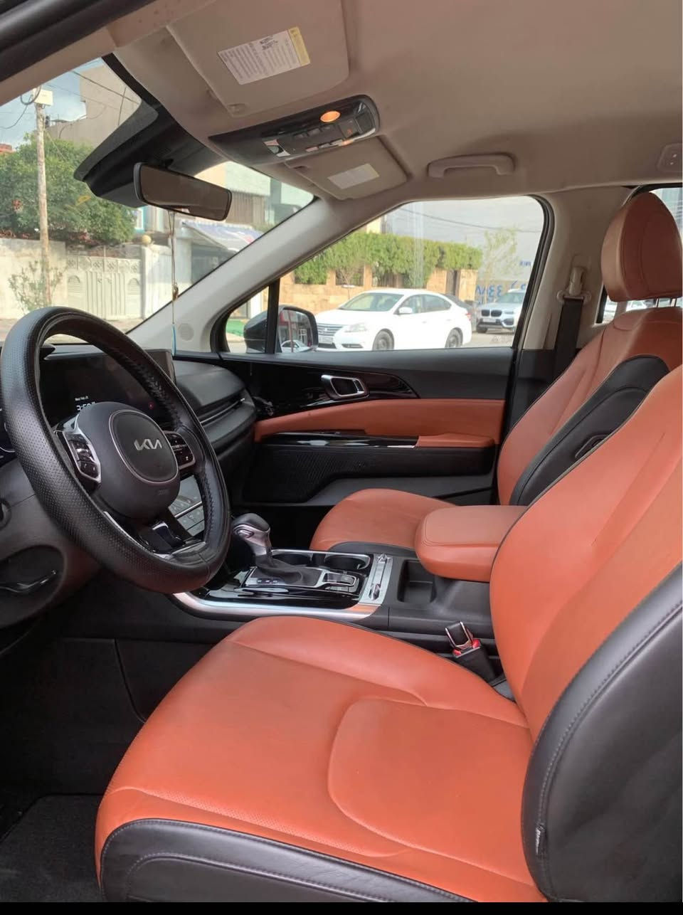 كيا كرنفال 2024 Kia carnival 
مواصفات فوول بدون فتحة 
صندوق شفت ، باب كهربايي ، دواخل جلد مشمشي 
محرك V6-3,5 كبس ، ماشي ٢٤ . الف كم 
بجم و خلفي كبس ، نص جاملغ خلفي صبغ 
باب مبدل بيلادي بس مو نفس اللون 
ايرباك فقط بردة ، 
سيارة مال بيت ايد واحد نظيف جاهز 
عنوان اربيل / ***********
سعر / ٢٩٠ $ مجال ▪️ أربيل, العراق
