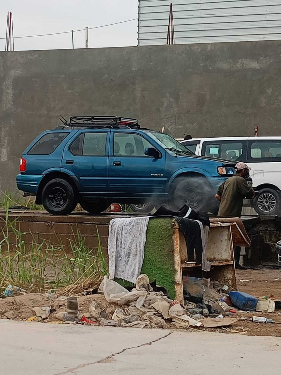 ازوزه موديل2001 رقم اربيل دولي لوحات وهزه جديده تحويل او وكاله يرهم السنويه لغاية 2030.

صدر امامي وخلفي جديد قبل شهر شاده المشط والباور معمره بالكامل وبعده بالضمان فقط دبل خلفي واحد طاك

_كير ومحرك VVT ديلكو شرط مكفولات. 

_قطعتين صبغ فقط بلاديه لا خياس ولا تعمير ولا طخه. 

_تبريد شغال ثلج شرط المنظومه جديده. 

_تخم تاير جبلي مع السبير ماركة كرستال الاصلي. 

_لايت زنون شمسي اشاير لد شمعة كشاف قماره. 

_شاشة اندرويد كار بلي فول مواصفات سستم صوت فول.

 _الدواخل ع وضع الشركه ما ملعوب بيهن ابد. 

_عليهة ادامه كامله منظومة البانزين كلهة جديده. 

_ترايك 180 وين ميعجبك وبشرط تيه الستيرن. 

السياره ما تصرف عليهة الف جاهزه للاخير ومال جناي 

العنوان واسط قضاء العزيزيه السعر ٦٥ ***********
