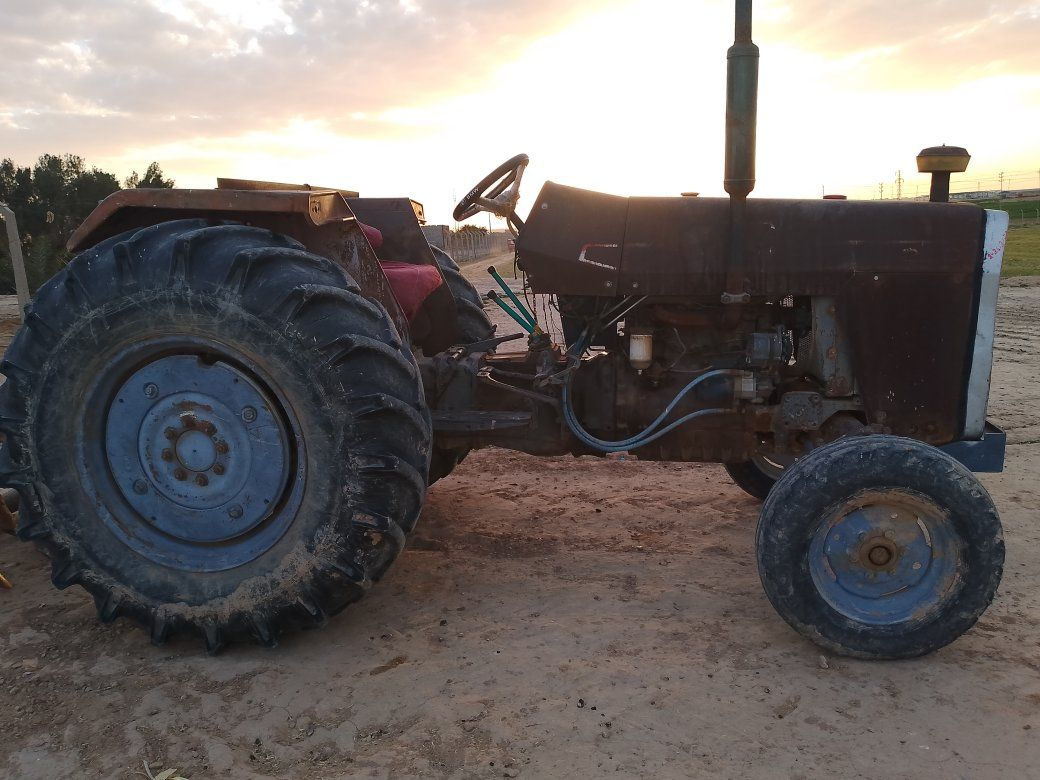 السلام عليكم تلكتر للبيع جاهز للشغل شرط لاتبخير ولاصرف ستيرن محور دنفص للتصال على ارقم ***********
