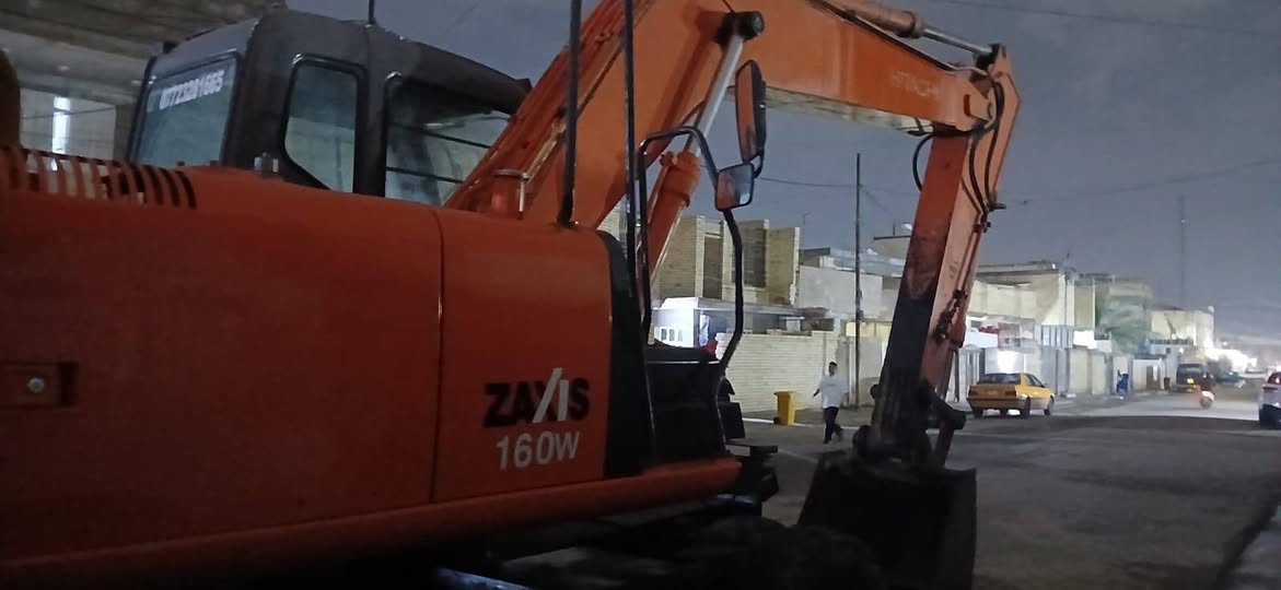 مرخصة الدمن اسلام عليكم حفارة 160 تخم تاير مضخه جديده اسعر 3500وبيه مجال مكاني بغداد رقم الهاتف***********
