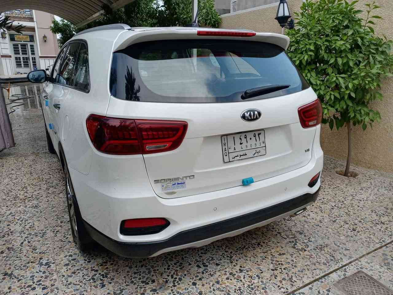 ‏السلام عليكم
‏للبيع أو مراوس بسورنتو أحدث 
‏سورنتو 18 شكل ال 20  بيها بارد بالجاملوغ الخلفي صفحة السائق 
‏باب السائق مفتوحة حسب السونار ولو اني مشتريها مكفولة
‏ماشية 121 ألف حقيقي 
‏رقم ديالى 
‏بصمة تشغيل عدد (2) 
‏بصمة أبواب 
‏بردات خلفية 
‏كشنات جلد
‏الكراسي الأمامي كهرباء 
‏الصندوق كهرباء 
‏اشاير بالمري 
‏مري شفط
‏7 راكب 
‏3 قطع تبريد 
‏السيارة مكانها محافظة ديالى ناحية جديدة الشط 
‏السعر 230 وبيها مجال بسيط حق الجية 
‏للاتصال *********** متوفر واتس إب
