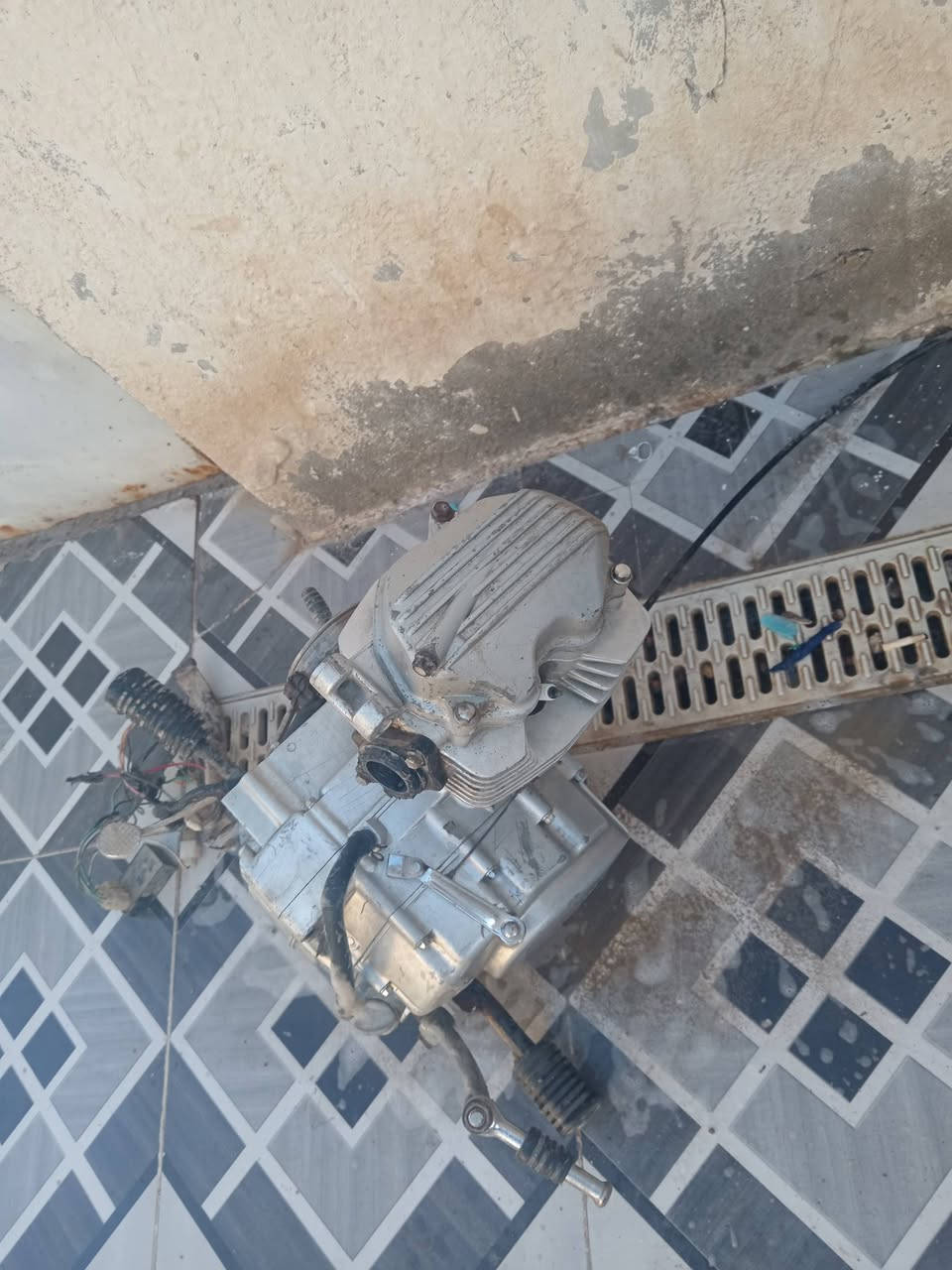 سلام عليكم تعميره كامله ما ناقصه برقي حتا تانكيه متروس با نزين جيبلك شاصي شد وروح ***********
