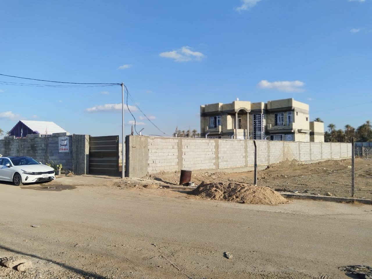 🏡 دار للبيع – فرصة مميزة
📐 المساحة الكلية: 1000 متر
📏 الأبعاد: 20 × 50
📜 الطابو: زراعي صرف – سند 25
✍️ تحويل مباشر باسم المشتري
🏗 مساحة البناء: 480 متر
⚡ الخدمات متوفرة بالكامل:
(كهرباء – ماء – تبليط)
🏠 تفاصيل البناء:
دار مكوّنة من طابقين
🔹 الطابق الأرضي:
غرفتين نوم
هول
استقبال
موزع
مطبخ حار وبارد
عدد (2) مجمع صحيات
🔹 الطابق الثاني (نظام شقة معزولة):
غرفتين نوم
هول
مطبخ
صحيات
📍 الموقع:
كربلاء المقدسة – قضاء طويريج
مجمع الفرات خلف محطة النهرية
(مقابل الكوي)
💰 السعر: مناسب وقابل للتفاوض
📞 للاستفسار:
***********
📲 واتساب متوفر
