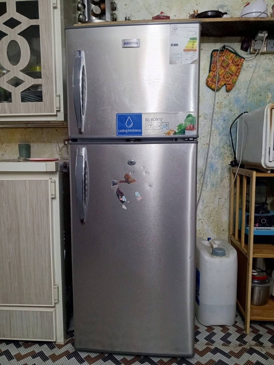 سلام عليكم ثلاجه نضيفه كلش للبيع ***********
