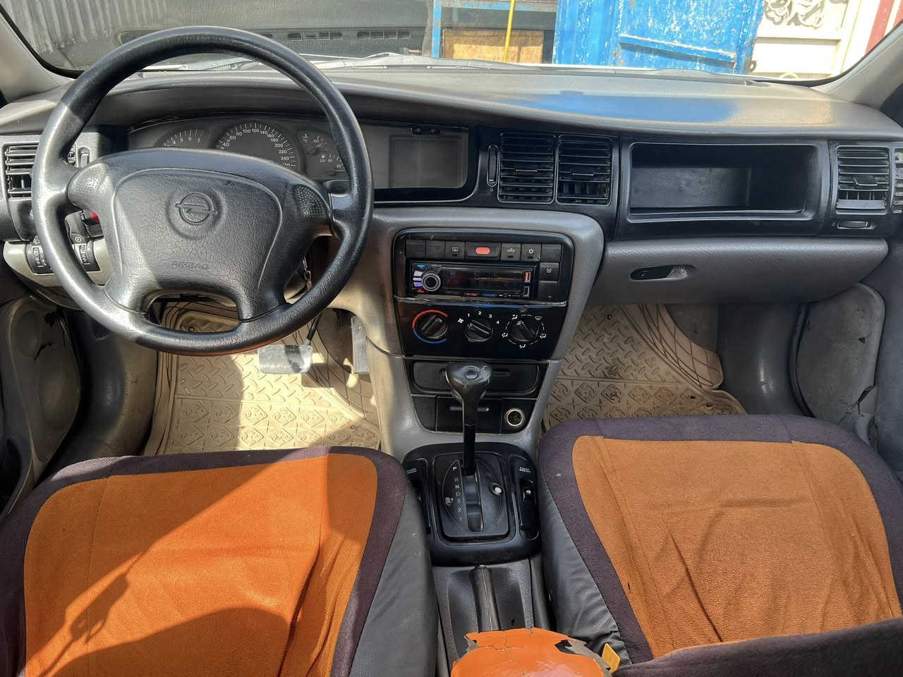 اوبل فكترا موديل ٢٠٠٠
كير اوتو محرك ١٨٠٠ مفتوح مصبوطات 
صدر امامي خلفي مضبوط 
دواخل نظيفه جام اوتو 
سيدي بلوتوث اوكس 
سنويه مشروع وطني 
مكانه بغداد / الغدير 
للاستفسار ***********
السعر ٤٥
