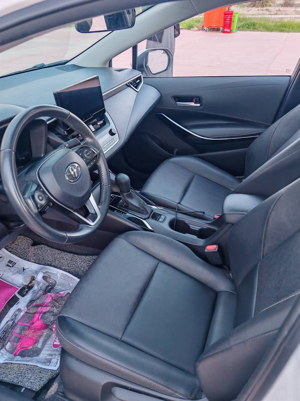 📍 للبيع: تويوتا كورولا هايبرد ٢٠٢٤ وارد صين شكل خليجي- بحالة ممتازة
المسافة المقطوعة : ٥٣،٠٠٠ كم
​لوحة الأرقام: بغداد

✅ فتحة سقف كهربائية [sunroof].
✅ مقاعد جلدية نظيفة.
✅ شاشة عرض مع كاميرا خلفية.
✅ أزرار تحكم بالمقود (تحكم ستيرن).
✅ فتحات تكييف خلفية (تبريد ممتاز).
✅ بدون حادث 
✅ كير، محرك، تكييف بحال ممتازة جداً. 
​
​السعر المطلـوب:  $ 150
​للتواصل والاستفسار:
📞 *********** واتساب
