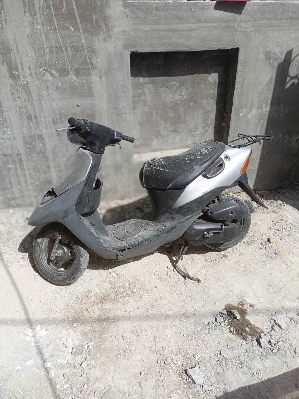 السلام عليكم دراجه ساسوكي للبيع 60 السعر 175 دراجه بلاديه المحرك جديد تشتغل نقره الكهربائيات شغاله كلها دراجه تاخذها تدعي لي***********
