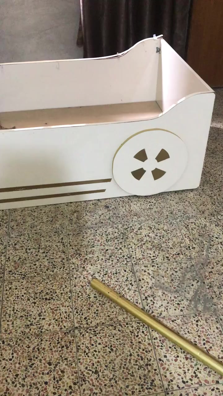 تخم قنفات مع كاونتر مع بوفية للغراض مع سرير للاولاد للاستفسار الاتصال على الرقم ***********
