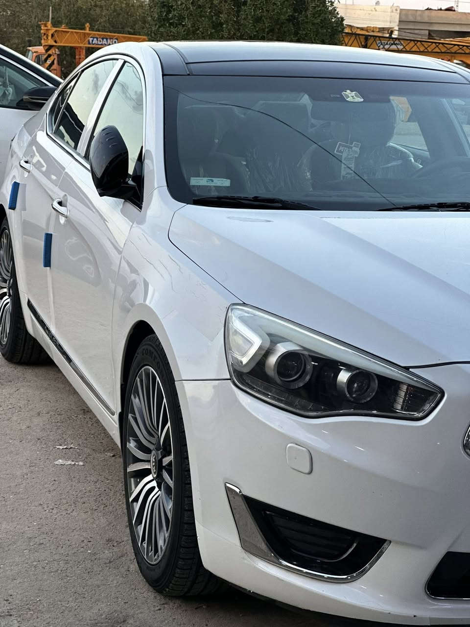 كادنزا موديل ٢٠١٦ رقم اربيل 
فول مواصفات كامله مابيه اي نقص 
بأسمي تحويل مباشر. ماشيه ١٥٠ 
متحط عليه الف جاهزه من كلشي الاتصال على الرقم ***********
