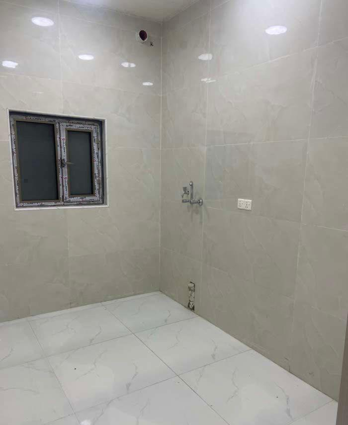 سلام عليكم للايجــار شقه حكيميه باب معزول
تحتوي غرفه صاله ستقبال مطبخ صحيات
اجار600 📞***********  📞
