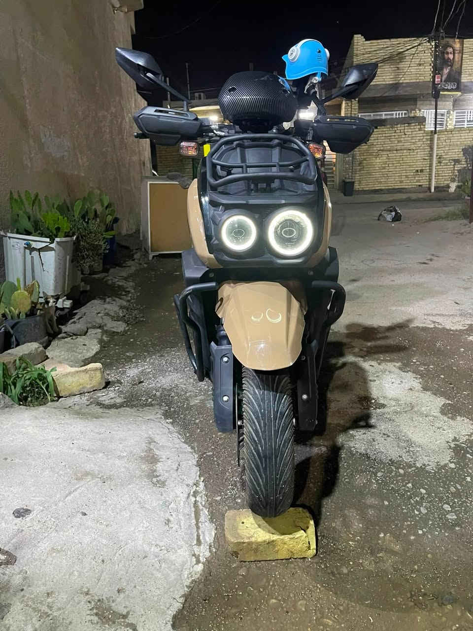دراجه شحن جديده اقل ألسنه عندي وبطاريات نضيفه ودراجه نضيفه ممتعوبه سرعه الدراجه ١٢٠ و٤ سرع بيها ودبل إشاره وبيها بصمات اثنين ولتواصل ع هذا الرقم
***********
