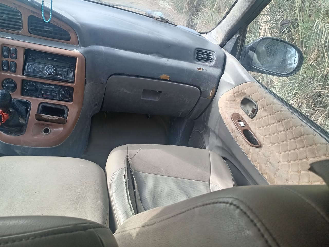 سلام عليكم سياره كرنفال للبيع موديل 2000 محدثه 2005 سياره كاز مكان سماوه كير ومحرك علشرط كهرباء يأت نضيفه السعر 60 وبيها مجال الا استفسار عله الرقم *********** محمد
