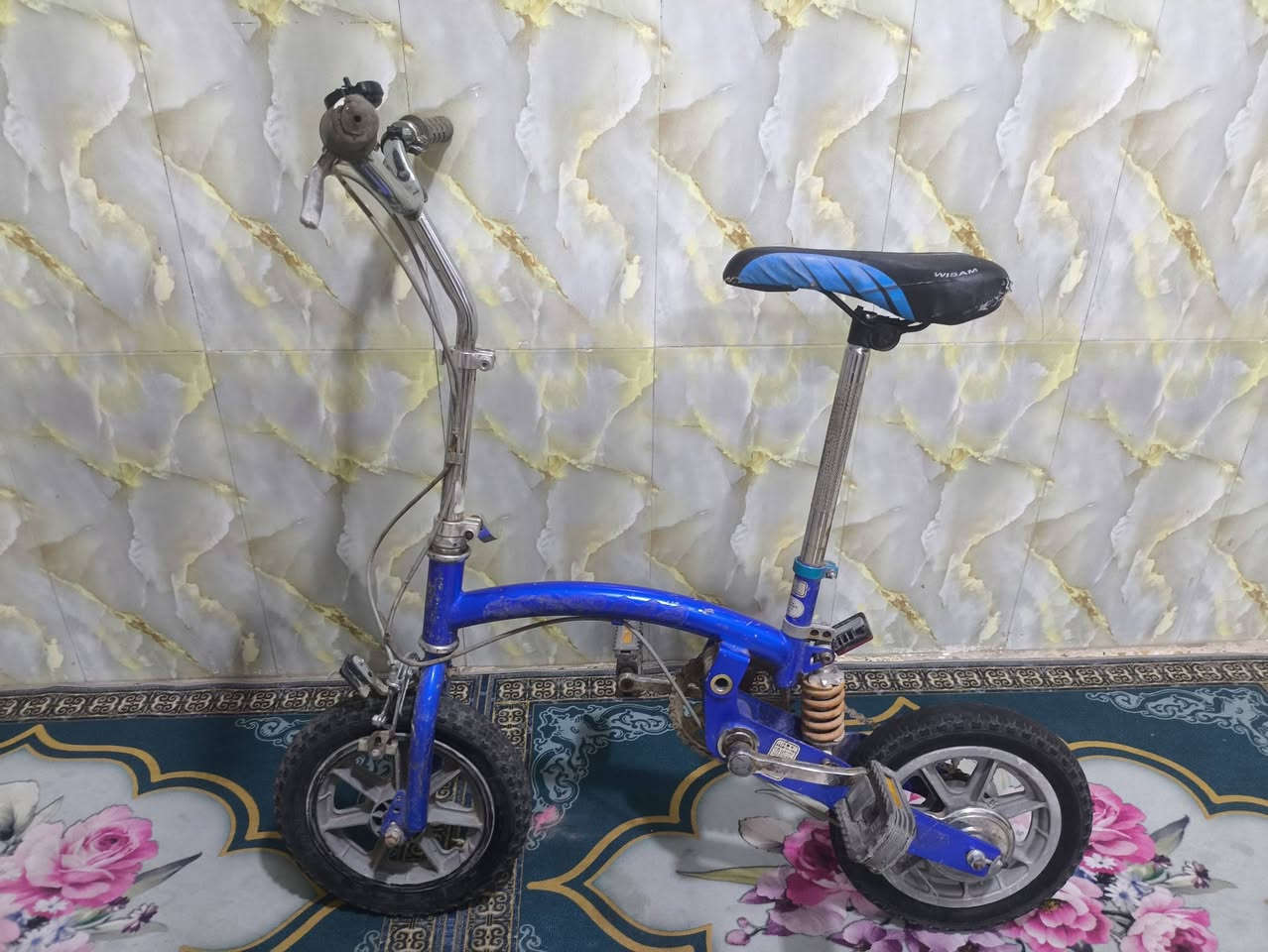 سلام عليكم 

بايسكلات باله جديده ونظيفه 2 كبار و2 صغار 

سعر بلاش 

للاستفسار ***********
