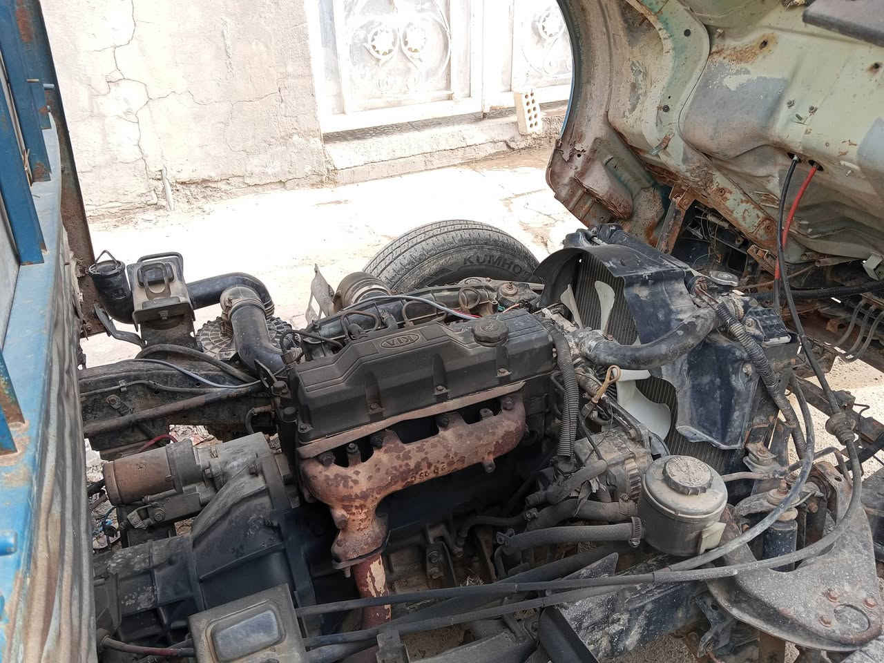 سلام عليكم فوتيره للبيع موديل 99 رقم واسط كير مكينه مكفولات شاصي معمر رقم شاصي واضح كشرهه شوف العين مكان السيارة بغداد الزعفرانية اتصل ودلل ***********
