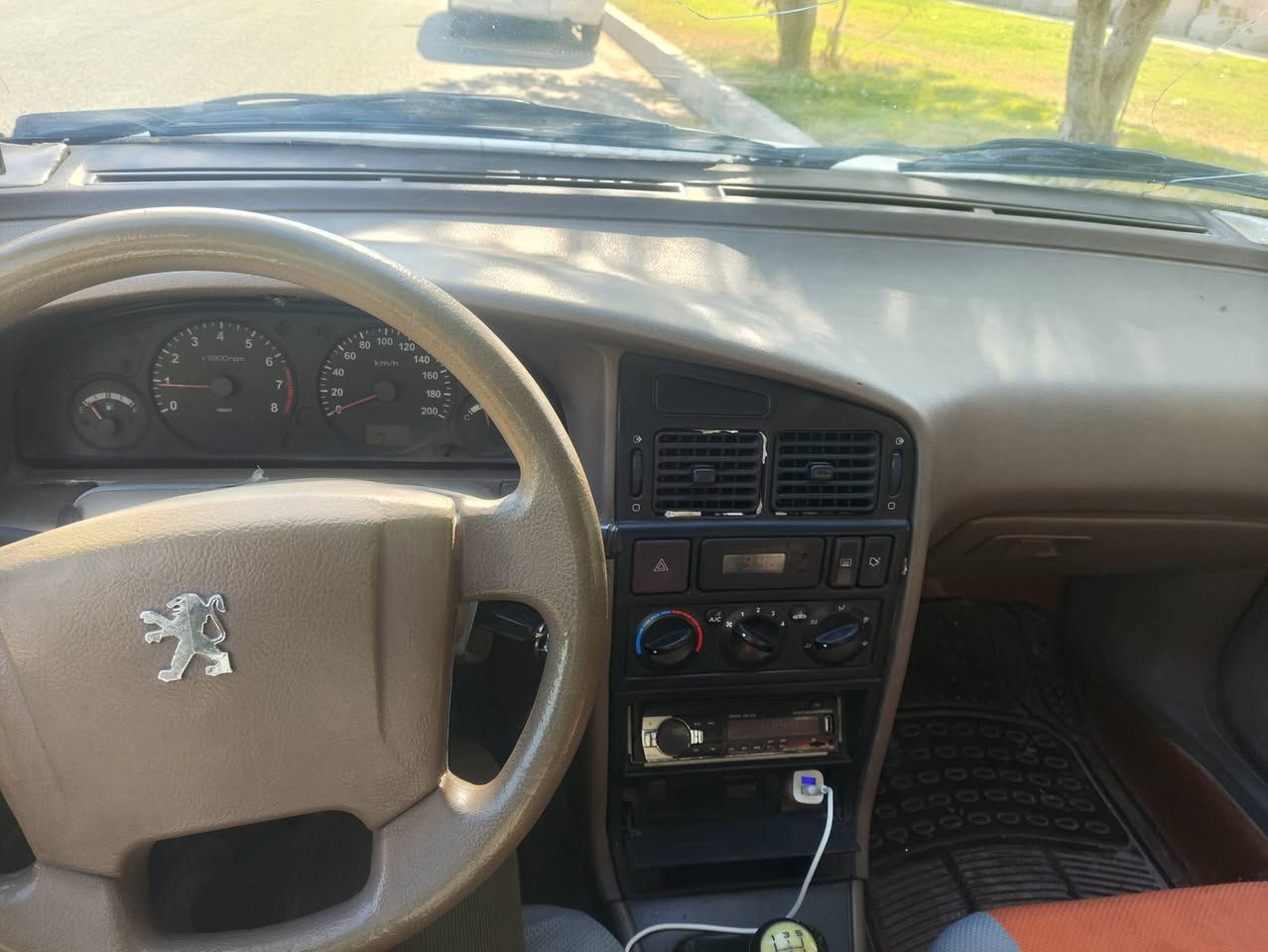 السلام عليكم
بيجو اكد موديل 2016 رقم كربلاء مصفره هيئة وغرامات 
منظومة غاز تبريد  ثلج تخم تاير جديد حداديه جديدة مكفولة من الضربة مكينة بيها خيط بخار 
السعر 43 وبيها مجال مكاني كربلاء 
*********** 
او واتساب ***********
