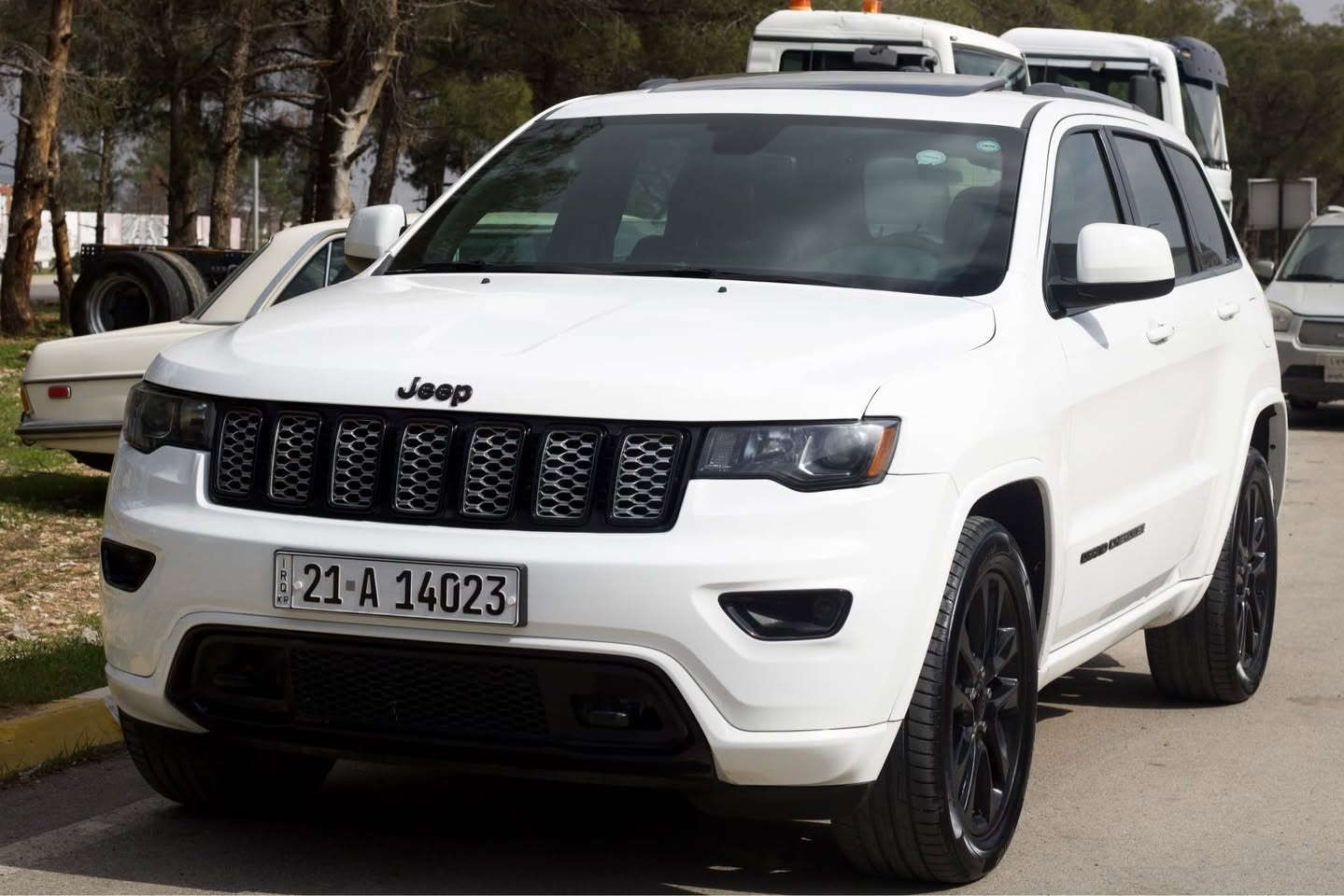 jeep grand cheeroke 2020 
blacktop
cline title 
دەعامی بۆ دەعامی بەشەرت بێ بۆیاخ
فول مواسەفات
بەسمە 
شەغال
کوشن شاموا و جلد
کوشن هیتەر
سوکان هیتەر 
شاشە گەورە 
سلاید
سەماعە ئەلپاین
سندق شەفت 
تحدید سورعە 
نرخ ٣٠٥
***********
0️⃣7️⃣7️⃣0️⃣5️⃣7️⃣0️⃣🔟🔟 السليمانية, العراق
