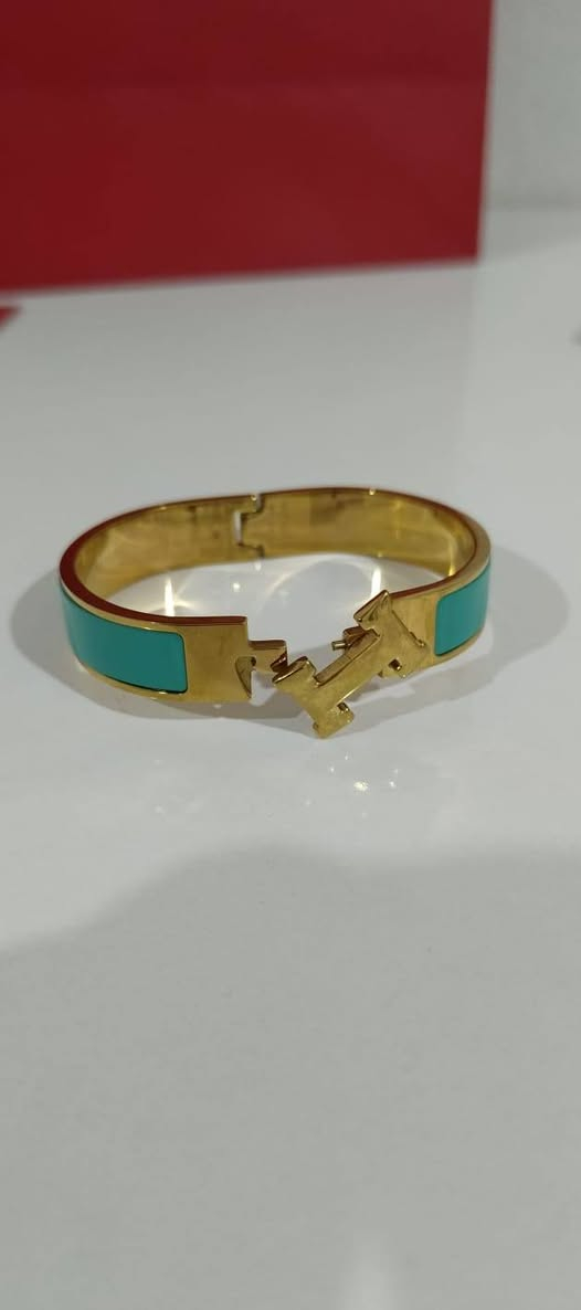 سوار ماركه هرمس سوبر ماستر اعلئ فئه مختوم هرمز وارقام تسلسليه القفل مثل مشوفون بلصوره يجي مثل الاصلي بلضبط ماكو فرق بينه وبين الاصلي للحجز والاسفسار خاص


**إذا كنت صاحب هذا الإعلان وتريد حذفه لأي سبب، رجاءا أرسل رسالة إلى الدعم الفني**