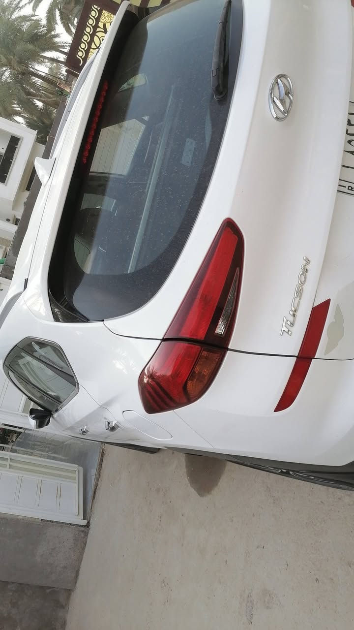 توسان ٢٠١٩ السياره مكفوله من الصبغ  فقط بارد الكاصد ماشيه ١١٦ الف  السعر ١٨٥ وبيه مجال ت ***********
