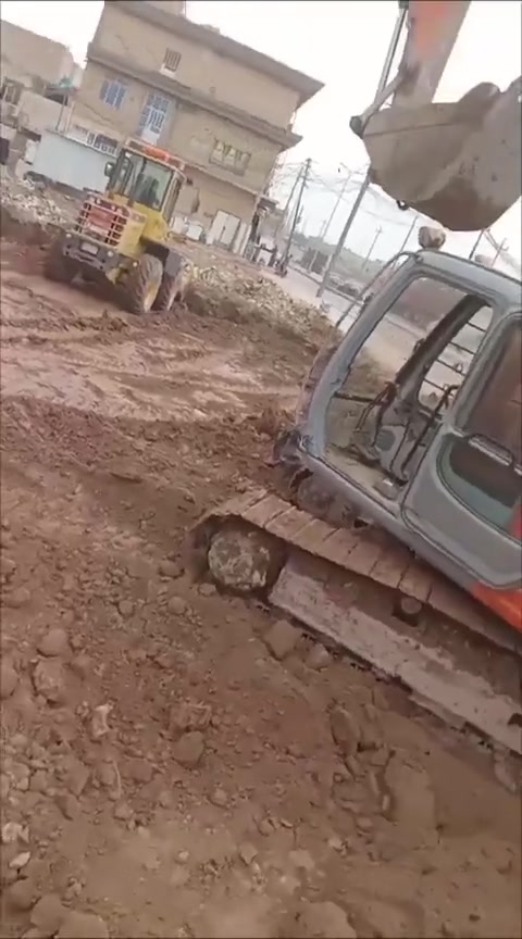 السلام عليكم يوجد كادر كامل لتفليش الدور القديمه ورفع الانقاض وقلع ودفن القطع الاتصال ***********
