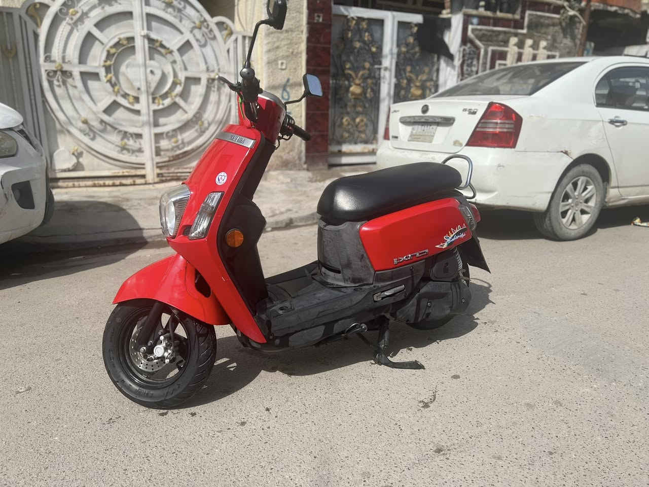 السلام عليكم للبيع ماكس بوليس مسطره مال رميه صالها 10ايام من نازله الدراجه بعدها بحاله الوكاله نزلتها من الضلال كفاله من كلشي كهرباءيات كلها شغاله نص نكره سلف مكينه مامدود عليها درنفيس الدراجه خير من الله ومابيها اي نقص وبل عافيه عل الياخذها 
المكان بغداد الشعب 
السعر /مليون وميه وخمسين وبيها مجال حك الجيه 
استفسار ***********
