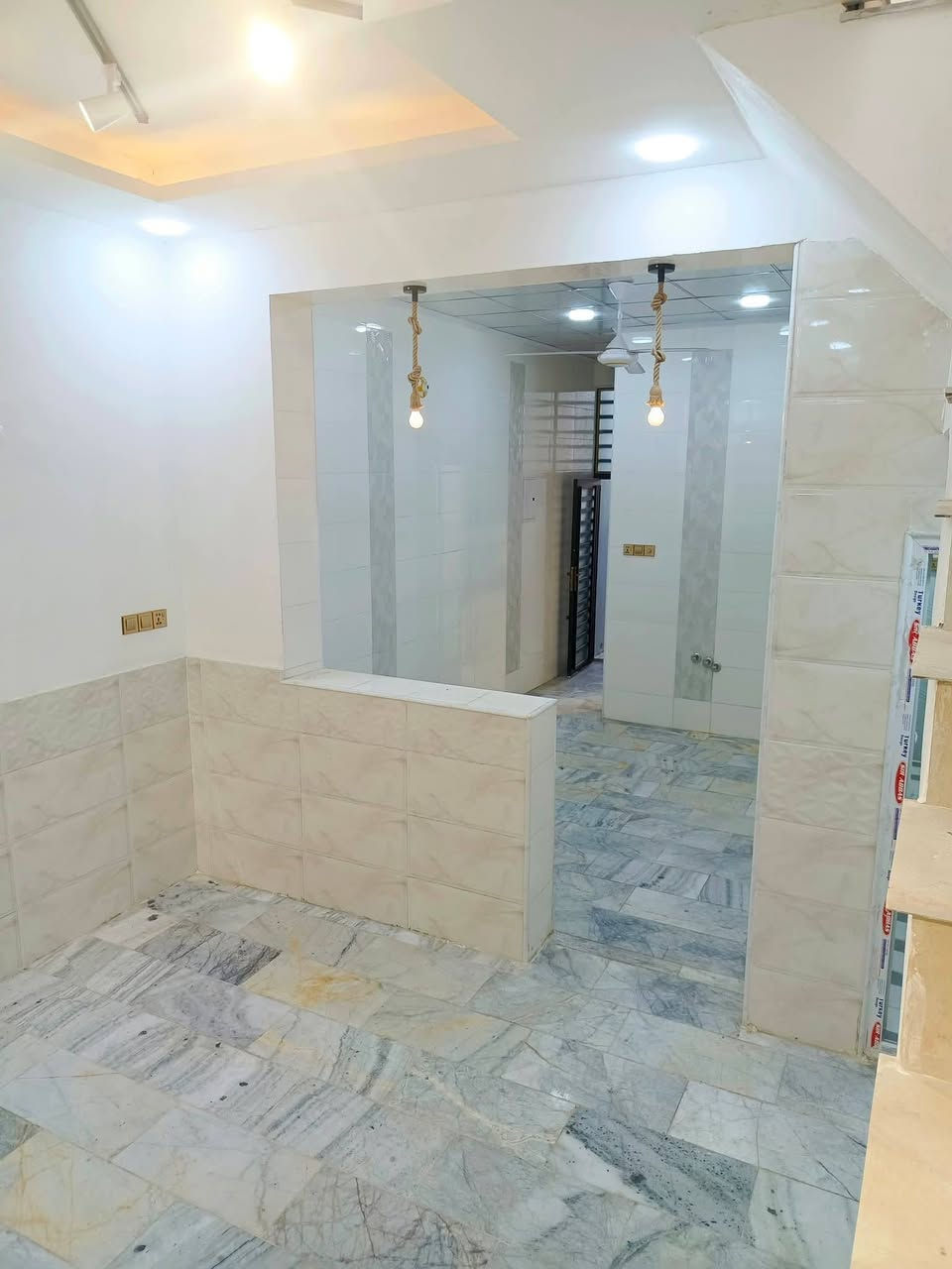 ياالله 

 مستعجل مستعجل مستعجل مستعجل مستعجل مستعجل مستعجل مستعجل 

بيت للبيع حي ميسان قطاع 22ع مشتل مساحه 100متر يحتوي على غرفه وصاله واستقبال ومطبخ وصحيات والطابق الثاني يحتوي على غرفه وصاله وصحيات صب كونكريت ارضيه مرمر جدران سيراميك سقوف جبسن بورد شغل درجه اولى 

السعر خاص 

للاستفسار والمعلومات الاتصال بنا ع الارقام التاليه 

***********

***********

***********

او مراجعه مكتب ألروان للوساطه العقاريه والمقاولات العامه 

عنوان المكتب حي ميسان ع الشريط قرب صيدليه الشراع 

عندك بيت عرصه للبيع راسلنه وات ساب وتدلل
