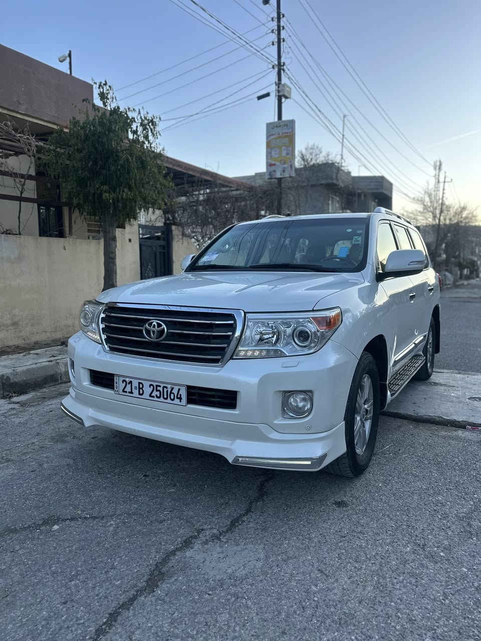 تۆیۆتا لاندکڕۆز 2015 مواسەفات GXR  
سفری شەریکەی جیهان
١٦٨هەزار حەقیقی رۆشتووە 
شەغال و دووبەسمە شەریکە 
حاسەی پێش و دوا  
فول فولە تەنها جلد نییە 
سەنەوی و ژینگە نوێیە 
تەنها دوو پەڵە ساردی هەیە 
وێنەی سۆنەرەکەیم داناوە 

گێر و مەکیەنەی بەشەرت 
هیچ کێشەیەکی تێدا نییە 

ژمارەی خاوەنەکەی 
***********
