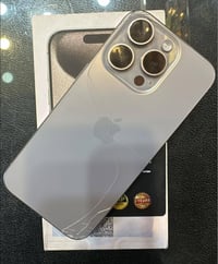 15 برو ذاكره 256 بطاريه 86‎%‎ بي الضهر مكسور  السعر 600 الف للتواصل 07...