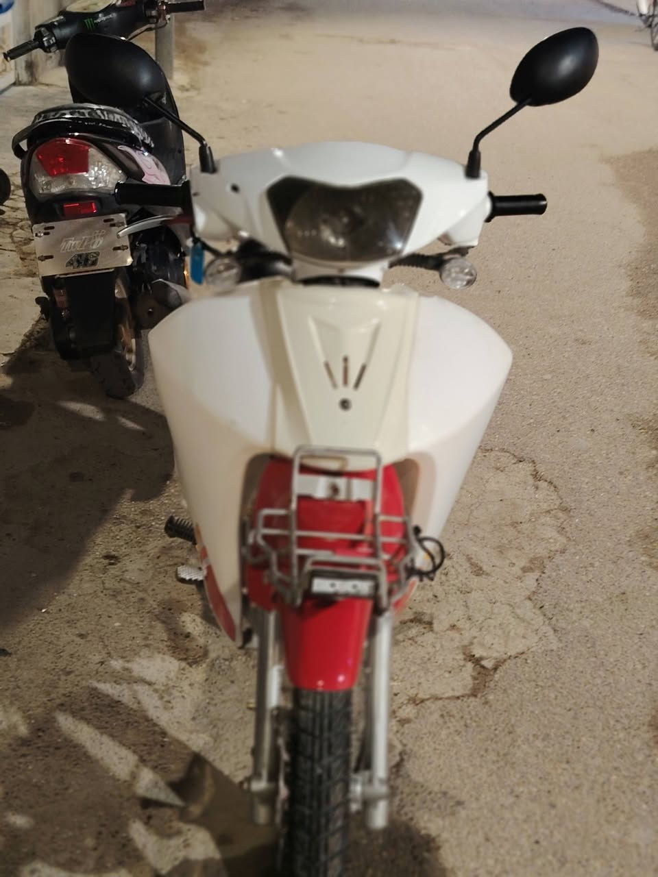 السلام عليكم ورحمة الله وبركاته
دراجه سرفيس للبيع
دراجه نضيفه دبل دسك
فقط الدرع الأمامي امبدل البقيه كوري
للاستفسار الاتصال على الرقم ***********
