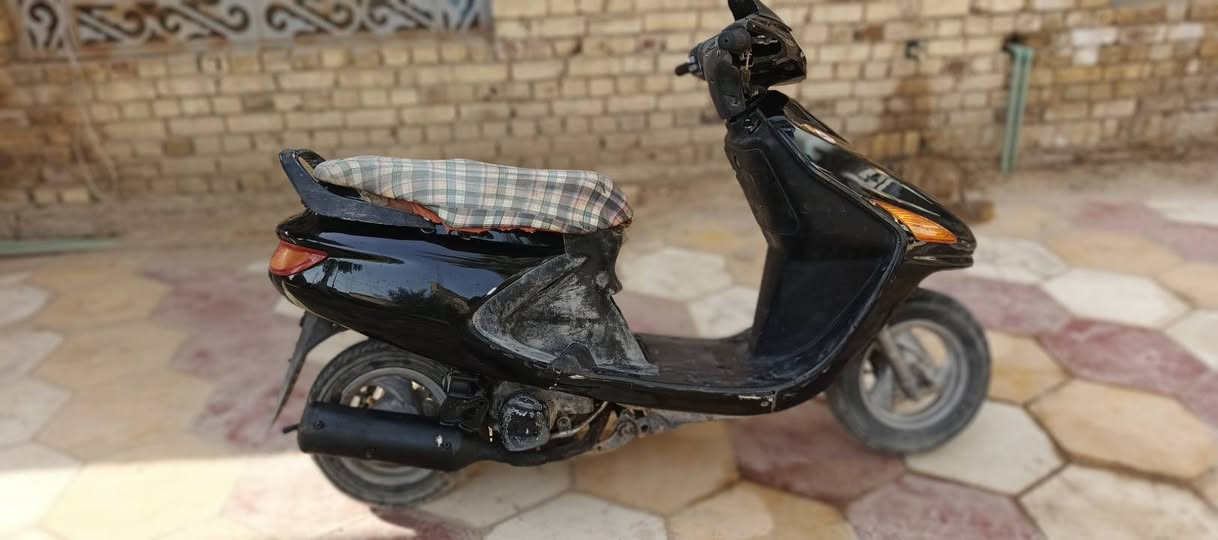 فراشه فحل مكينه بلاديه مبدل بس بستم بيها شلعه ونعومه تخبل كهربائيات كلها شغاله لايت زنون ابيض واصفر مكاني ديوانيه قضاء السنيه السعر 350وبيها مجال الشراي يتصل ب***********

