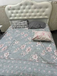 سرير نفرين • ميز تواليت • مثل الجديد