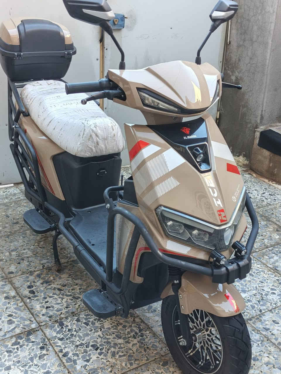 دراجه شحن نوع الماسه للبيع
6 بطاريات حجم كبير 
ملف قدرته 2000W نحاسي 
ملاحظه: الدراجه المعروضه للبيع ذات الدسك الرصاصي وهي تختلف عن ذات الدسك الاحمر بانها الوجبه الاولى 
السعر 650 الف وبي مجال


**إذا كنت صاحب هذا الإعلان وتريد حذفه لأي سبب، رجاءا أرسل رسالة إلى الدعم الفني**