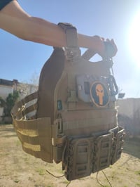 درع  متوفر العدد ٢ واحد ٨٠ وثنين١٥٠ 07517101290