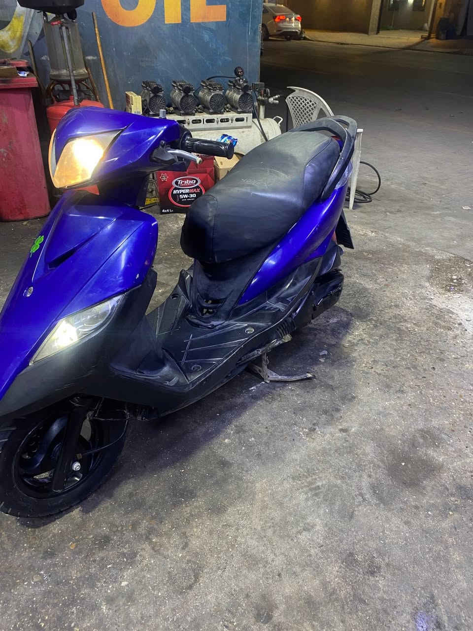 سلام عليكم للبيع دراجه سكنس ثعلب دراجه بلاديه شلعه ومعدل شك كاع كامله من طول لطول مكينه بلاديه مكفوله من نضوح دخانه خرسه تجي تشغل وتطلع مال جناي دراجه اي نقص مابيها  السعر 550 مكاني بغداد الدوره شارع 60رقمي ***********
