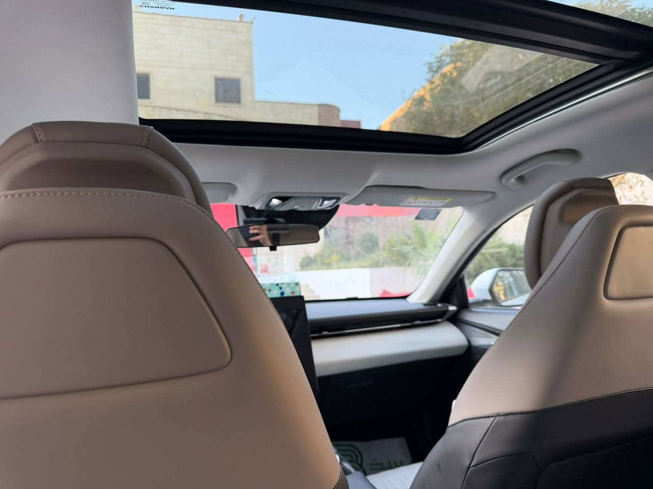 شانجان ايدو بلس (لامور) 
2025 فل اوبشن اخت الزيرو 
ماشية 8000 فقط ضمان البخيت
صيانة دورية مع تبديل دهن من الشركة
سيارة لوك وفول نظافة واستعمال شخصي
كاميرات 540 درجة وداش كام 4 جهات 
وكاميرا داخلية
سنوية باسمي
الصور توضح النظافة

المواصفات الكاملة:

محرك 1500 تيربو
ناقل حركة من شركة ايسن اليابانية 7 
سرعات امامي و8 باك
قدرة حصانية 187 HP
العزم 260 نيوتن متر
كير تبترونيك ميكانيكي 
من شركة DCT اليابانية عادي واوتوماتيك
رادار امامي ACC من شركة Bosch الالمانية
4 كاميرات من شركة هواوي 360 درجة
مرآة نقطة عمياء حساسات جانبية مع هيترات
فتحة سقف بانوراما
بصمة دخول ذكي مع مقابض ابواب مخفية
شاشة عرض LCD Full HD 8K 
مع ايماءات تحكم عن بعد ومختبر متنقل
هاند بريك بصمة
قطعتين تبريد

🟥 الـسـعـر لايك واكتب تعليق (1)

مكاني: الكرادة
للتواصل: ***********
