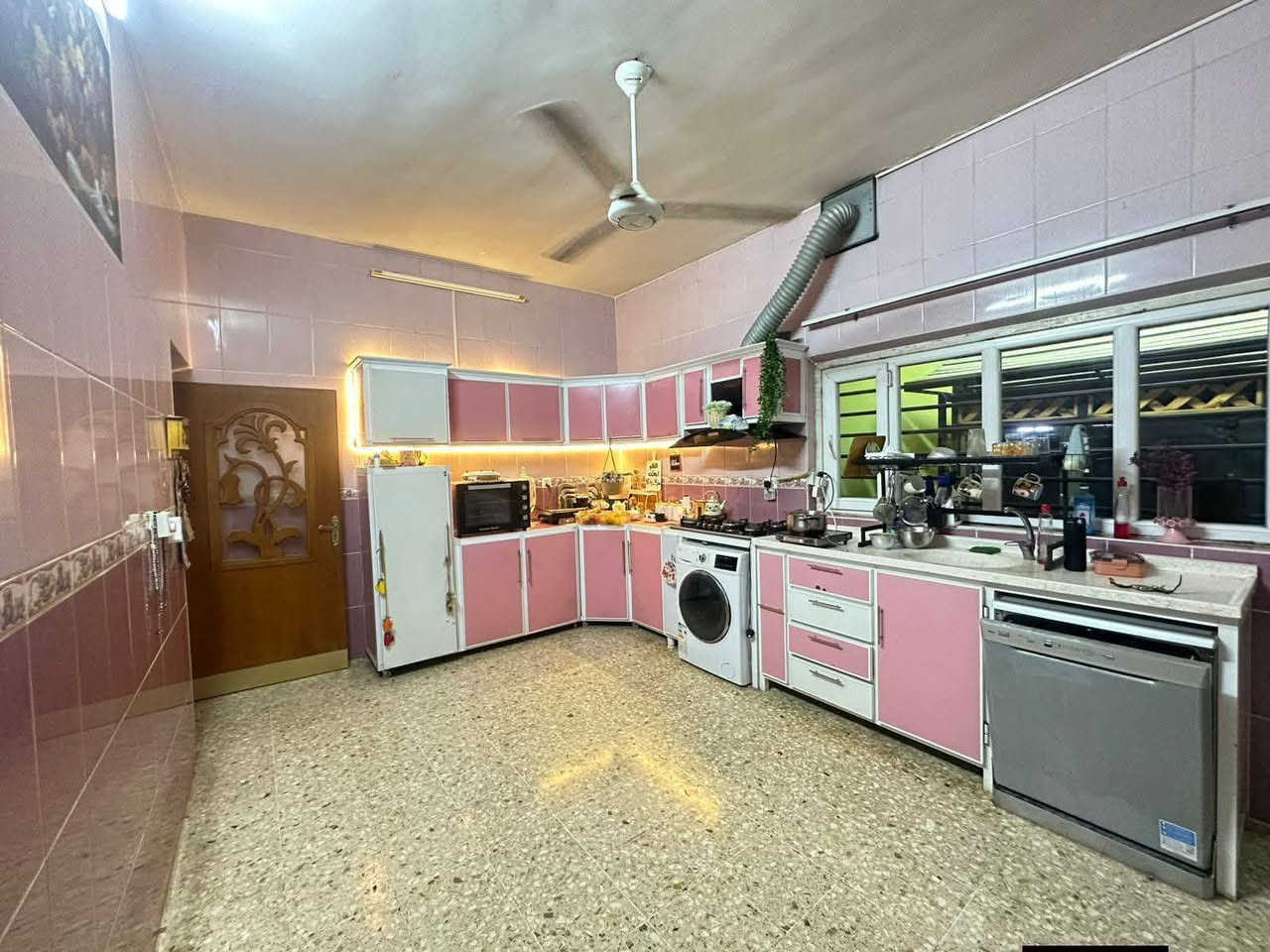 #دارللــبـيــع  طــابــو صــرف  بأسم شخص واحد

#مسـاحـة200متر  واجهــة 10 ✅  نــزال  20

#مـوقــع كركوك واحد حزيران خلف السايدين الرئيسي وقرب جامع الغفران 
               🔴الدار خالي من السكن استلام مباشر 🔴
#محــتويات الــدار✅  طــابـق ١ 

كراج حديقه استقبال مطبخ هول غرفة نوم ٢ صحيات ارضيه سيراميك 

#الســعر148مليون مع مجال قابل للتفاوض مع صاحب العقار مباشر

🔴 1- التعامل يكون مع صاحب العقار الشرعي حصراً
2- المكتب  وسيط بين الطرفين ولحفظ الأجرأات القانونية والتأكد من صحة العقار قبل تسليم اي مبلغ بأشراف قانوني

للأستفسار ✅مراجعة مكتب الاسياد للعقار 🔔

📍عنوان المكتب كركوك واحد حزيران قرب تقاطع الحصو ورمل 
                 للأتصال ***********📱

                             ***********📱

✅نستقبل جميع عروضاتكم السكنيه والتجاريه في كركوك 💯والترويج لها عبر الصفحه الخاصة بل مكتب
                  مكتب  الاسياد للعقار 
للأستثمار والتطوير العقاري 💯 معنا نحو الأفضل

https://www.facebook.com/profile.php?id=100063971986106&mibextid=ZbWKwL
