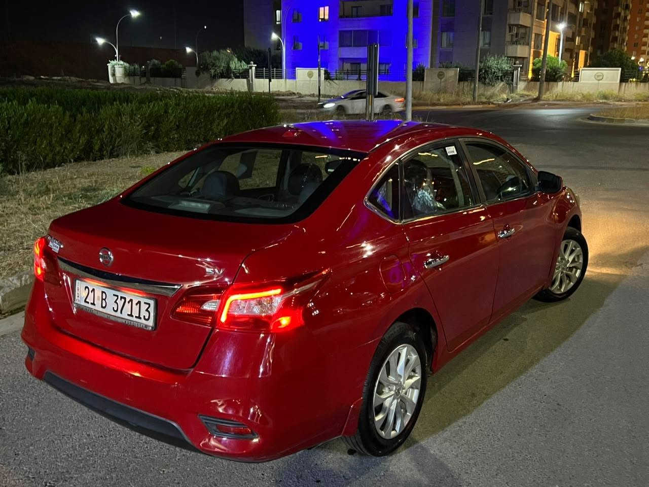 ## 🚗 بۆ فرۆشتن: نیسان سێنترا (Nissan Sentra 2018)
 * **مۆدێل:** 2018 (ئەمریکی)
 * **مۆدێل و مواسەفات:** SV (فوول مواسەفات)
 * **ڕۆیشتوو:** 62,000 هەزار کیلۆمەتر (حەقیقی)
 * **ڕەنگ و بۆیاخ:** تەنها دوو پارچە و نیو بۆیاخی هەیە.
 * **شانسی و بەدەن:** پێش و پشتی کەپسە (بێ کێشە).
### 🛠️ گرنگترین مواسەفاتەکان:
 * ڕادار
 * تەبرید لەمس
 * بەسمە و یەدە بەسمە
 * تەح دید سورعە (کروز کۆنتڕۆڵ)
 * سوکان ڤۆلیۆم
 * بێ تەقە و ڕەقە (بەشەرت)
 * تەحویل و غەرامە (بەشەرت)
 * **نیشتەجێبوون/شوێن:** هەولێر
 * **نرخ:** 93 وەرەقە ($9,300) و کەمێک مەجالی تێدایە.
📞 **بۆ پەیوەندی و زانیاری زیاتر:** *********** أربيل, العراق
