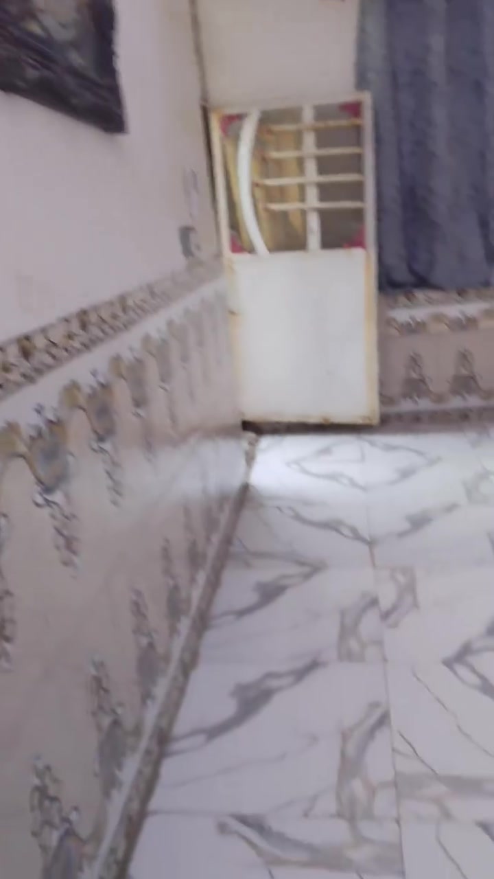 بيت للبيع حي طارق الوسط قرب مدارس الحشد كامل الخدمات مي ومجاري وشارع تبليط قريب ع شارع العام ۲۰۰ متر ٣٦ وبي مجال للاستفسار الاتصال على هاذا الرقم ***********
