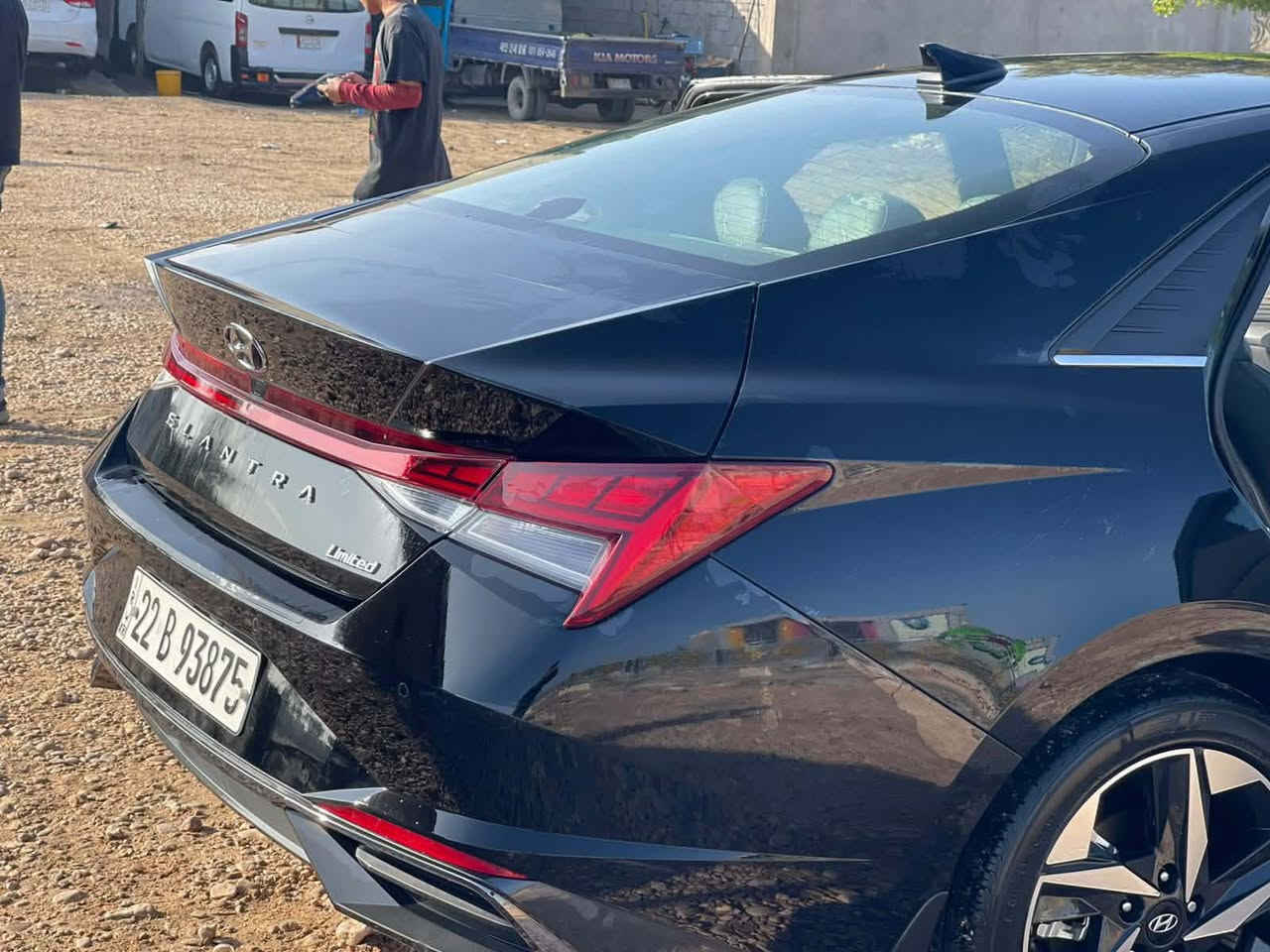 السلام عليكم اخوان
هيونداي النترا 2022 

رقم اربيل 

وارد امريكي 

السعر  153 وبيها مجال بسيط 

محرك 2000 دوش المرغوب 

فول مواصفات 1/1

فتحة سقف

تدفئة كشنات 

انارة داخلية متغيرة الالوان

تدفئة ستيرن 

بصمة تشغيل + بصمة ابواب + تشغيل عن بعد

رادار امامي + جانبي + خلفي 

تحديد مسار 

مراقبة نقطة عمياء 

3 انظمة قيادة ( Eco + Normal +Sport )

جنطة ذكية تفتح عند الاقتراب 

مانع انزلاق 

شاشة تدعم كار بلي + اندرويد 

ويل كب 

لد نهاري 

تحكم ستيرن 

كروز سرعة 

اوتو بريك ( نظام البريك التلقائي للطوارئ ) 

بعد بيها مواصفات 
السيارة بيها قطعة صبغ وحدة فقط ( البنيد بدون دواخل )
السيارة جديدة ما بيها اي نقص 

رقم اربيل تريد تحويل تريد وكالة اني حاضر 

مكان السيارة بغداد

رقم الهاتف ***********
