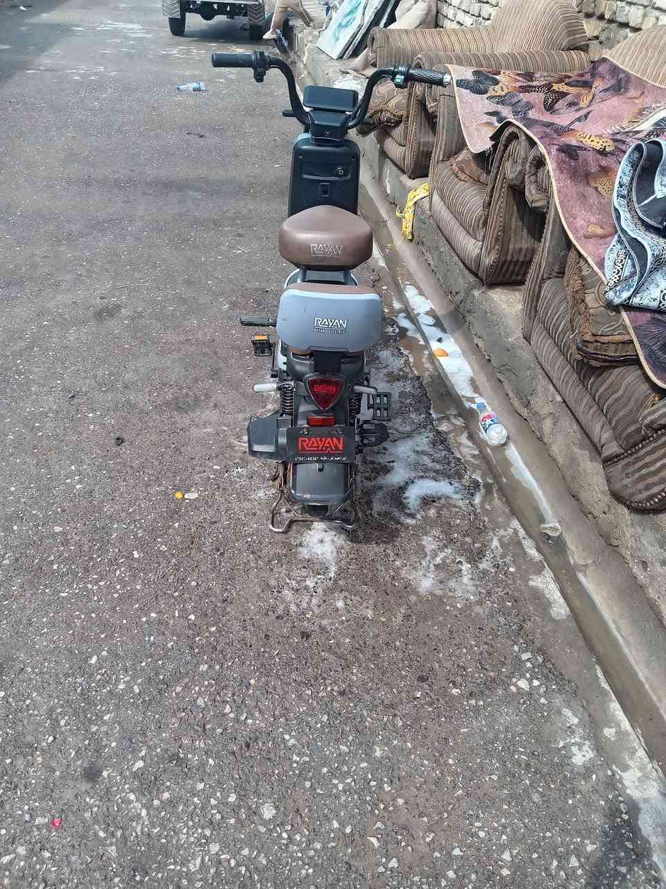 السلام عليكم دراجه شحن نظيفه وجديده غراضه موجوده سله وبطاريات بلاديات السعر 350 وبيها مجال حق الجيه مكانه بغداد ***********
