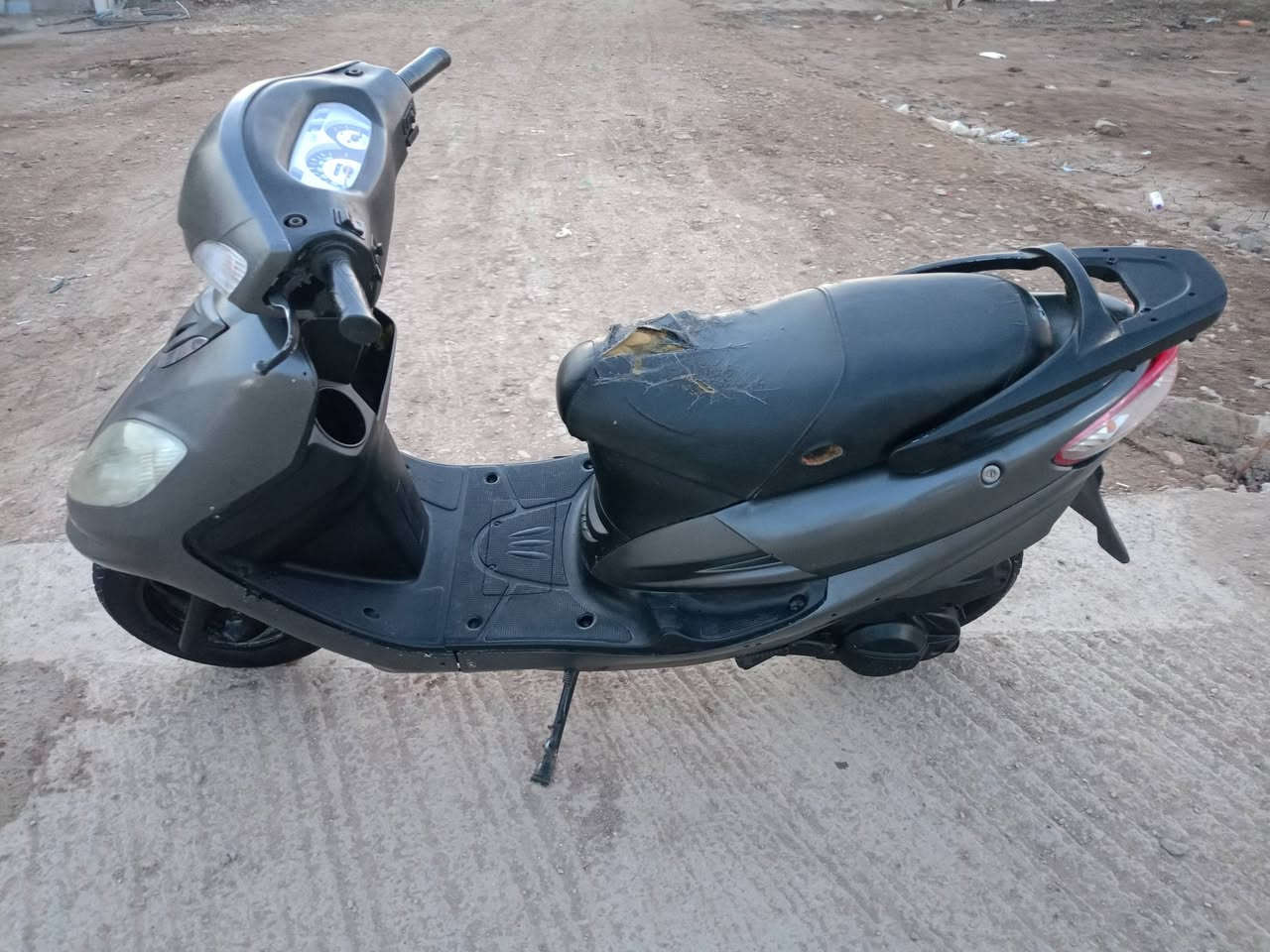 سلام عليكم دراجه سيام كلجات ريا.ضيه مكينه مفتوحه مجفته مره وحده دراجه خير من الله ما ناقصه اي شي كهربائيات شغاله سعر 300 وبيه مجال... مكان زين القوس شارع الجوبه.. الاتصال على الرقم... ***********
