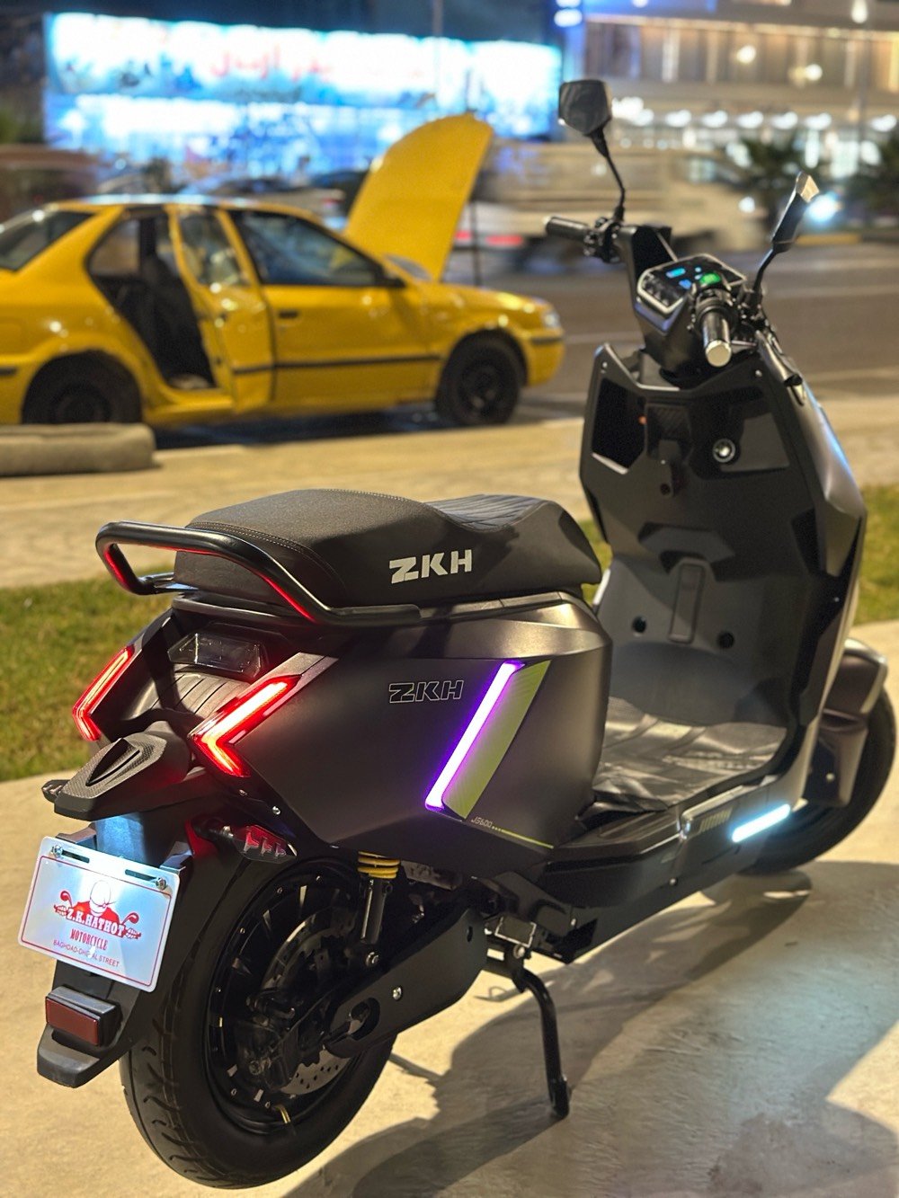 🔴 دراجه شحن شكل مميز 🔥
دراجة شحن دراجة كهربائية 
اللون مميز
 
بنفسجي على رصاصي 
من معرض zkh هاوجي
نضام 3 نمر سرعة  
السرعة الحقيقية 80 كيلو متر 
دراجة بعدهي جديده ماخذهة بشهر الواحد 2026 
تمشي بالشحنة الواحده 60 = 70 كيلو بالشاشة حسب الوزن او اكثر
6 بطاريات الريان افضل نوعية بالسوق
72 فولت
نضام ال P 
نضام حساسات جانبية وخلفية 
مانع للسرقة 
تشغيل
سويج 
بصمه تشغيل عن بعد 
گلوبات عالي ناصي قوي
أشاير يمنى ويسرى 
الكهربائيات كلهن شغالة 
الشاحنة الاصلية 
هورن عالي
مرايات
صندوق كبير داخلي 
الملف 2000 حقيقي 
🔴السعر :  850 الف وبيهة مجال قليل للشراي 
العنوان : البصرة : الامن الداخلي
الرقم : ***********