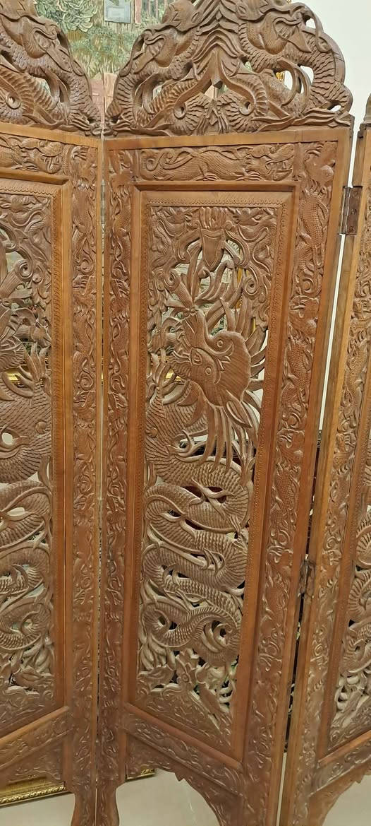 بارافان انتيك عمره اكثر من ٧٠ سنه الحاله ممتازه مقارنه بالعمر الزمنى له مصنوع من التيك وود حفر من الناحيتين يعنى البارافان من الناحيتين نفس الشغل ارتفاع ١٨٠ سم عرض الضلفه ٤٥ سم يعنى عرضه كله ١٣٥ سم مش بس بارافان لا ده قطعه انتيك كلها شغل حفر لا يتكرر كثيرا ولا حتى قليلا للبيع بسعر رائع للتواصل موبيل وواتساب ٠١٠٢٣٣٤٢٢٣٣ القاهرة, مصر


**إذا كنت صاحب هذا الإعلان وتريد حذفه لأي سبب، رجاءا أرسل رسالة إلى الدعم الفني**
